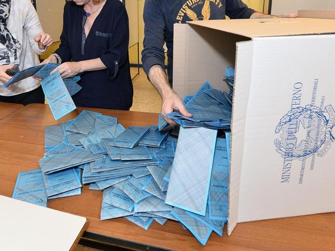 elezioni, elettorale, scrutinio ,seggio, scrutatore, voto, consultazioni, seggio